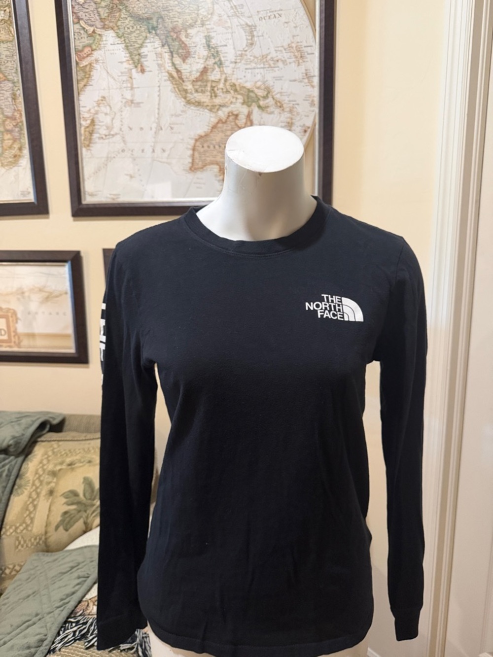 The North Face Women's Black Long-Sleeve Logo Tee Small